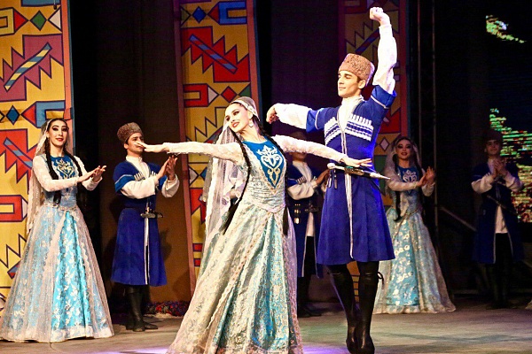 Сегодня в зале Кумыкского театра состоялась церемония награждения и гала-концерт лауреатов Премии Правительства РД "Душа Дагестана" за 2018 год.