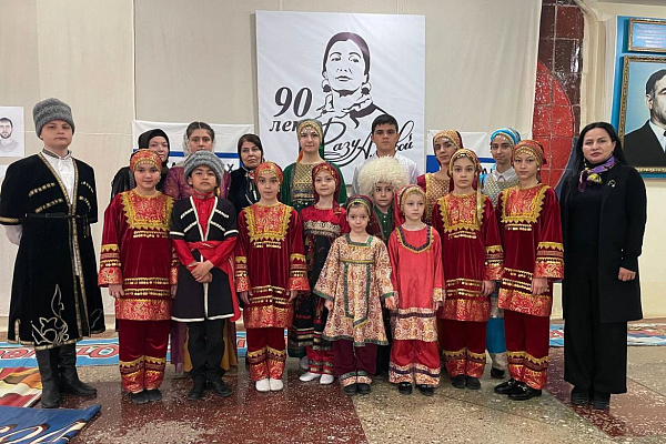 В театральном зале Городского дворца культуры им. К. М. Алескерова г. Избербаш прошёл литературно-музыкальный вечер «В маленьком ауле...», посвящённый 90-летию Фазу Алиевой