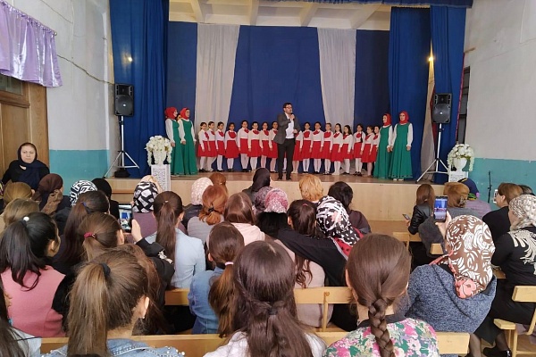 Вокальная группа «Ламан Аз» совместно с артистами Центра традиционной культуры «Водник» Хасавюртовского района выступили в Центре культуры с. Ботаюрт. 