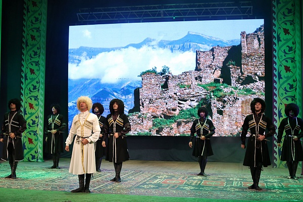 Завершился первый день Международного фестиваля народного творчества «Каспий- берега дружбы»