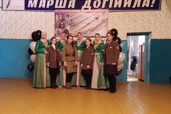 15 февраля в рамках проекта «Творческий десант» вокальная группа «Ламан аз» выступила перед жителями с.Османюрт Хасавюртовского района. 