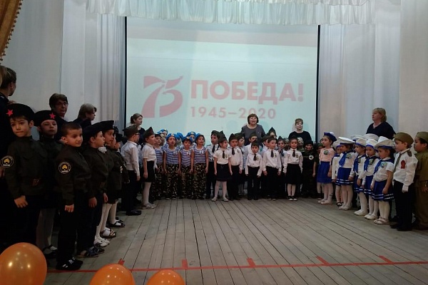 В рамках календаря мероприятий муниципальных образований в Тарумовском центре культуры в рамках празднования Года Памяти и Славы в честь 75 - летия Великой Победы прошел фестиваль под названием "Сыны отцов".