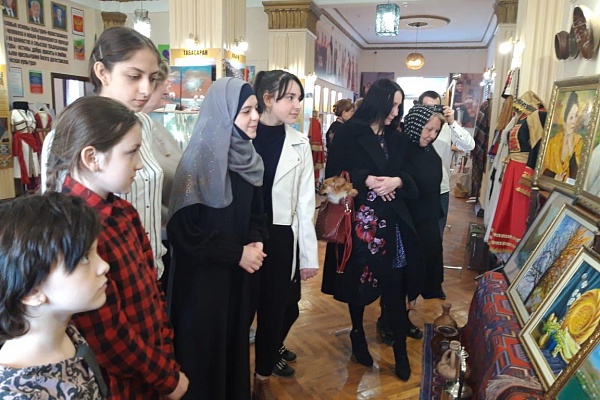 Выставка «Мир  талантов»