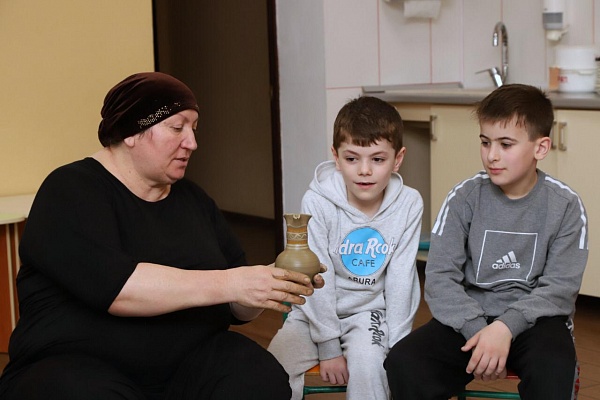 В Махачкале прошёл мастер-класс по балхарской керамике
