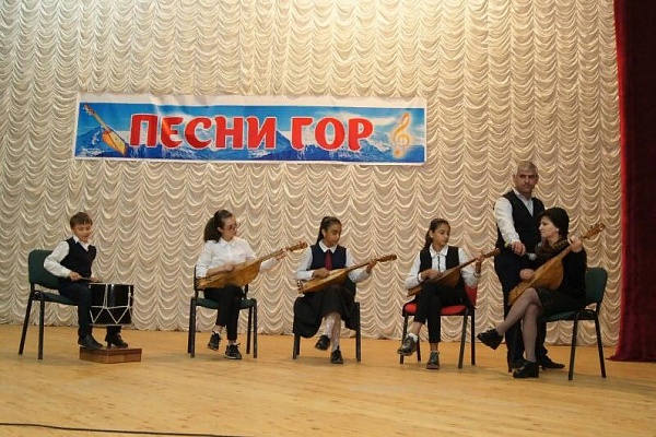 24 октября в Центре традиционной культуры народов России в селении Нижнее Казанище по инициативе Управления культуры Буйнакского района прошел фестиваль «Песни гор».