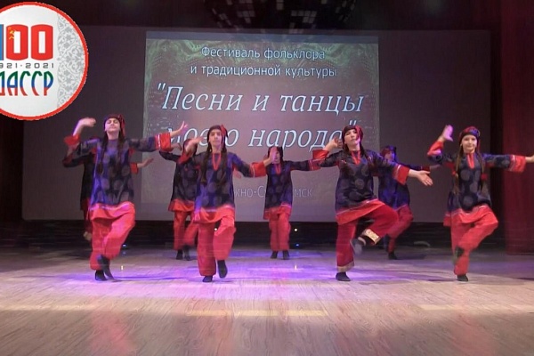 В рамках календаря мероприятий культурно-досуговых учреждений муниципалитетов республики в г.Южно-Сухокумске и Новолакском районе прошел фестиваль «Песни и танцы» моего народа