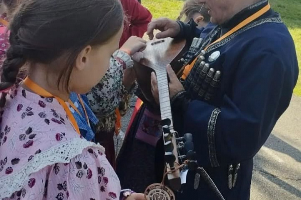 Айдун Магамедов стал лауреатом XXII Международного фестиваля этнической музыки и ремёсел «МИР Сибири» С 9 по 12 июля 2026 года в поселке Шушенское Красноярского края состоялся XXII Международный фестиваль этнической музыки и ремёсел «МИР Сибири»