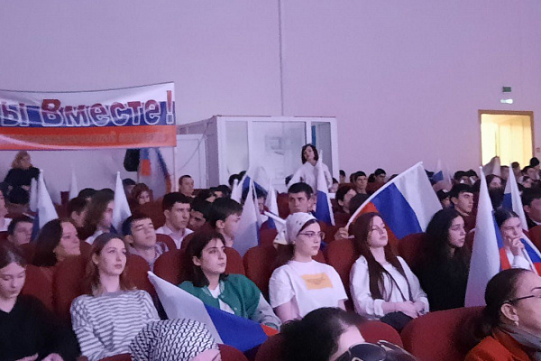 В г. Кизляре состоялся форум-концерт «Вместе! За Россию!».