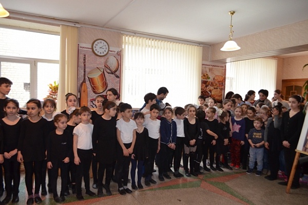 В Махачкале проходит Республиканская передвижная фотовыставка «Мы за мир, за единство России»