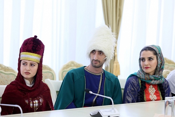 Участники международного фестиваля «Горцы» встретились с главой Дагестана Владимиром Васильевым