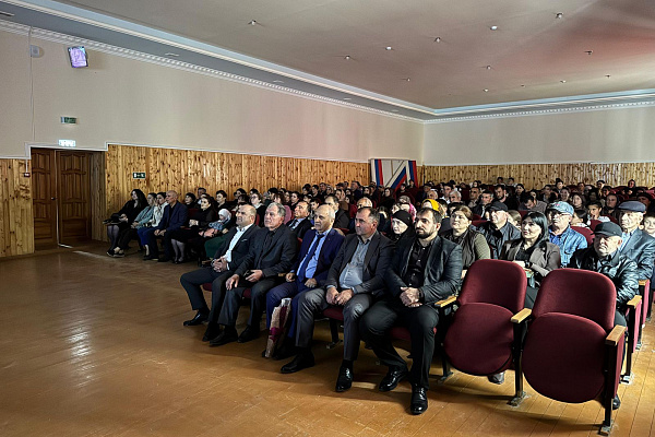 В Хивском районе открылась Республиканская передвижная выставка «Мой выбор»