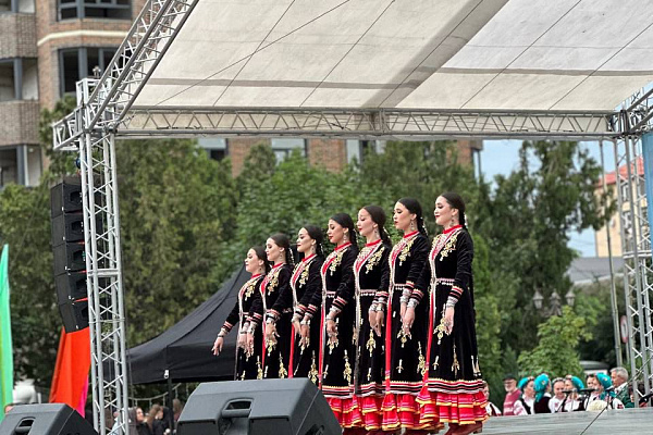 14 июня, в городе Хасавюрт состоялся яркий праздник народного творчества «Мы вместе - Россия»
