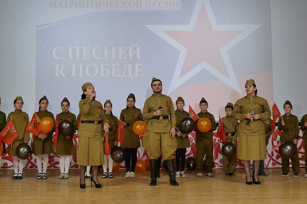 Во Дворце культуры с. Акуша состоялся фестиваль военно-патриотической песни «С песней к Победе!»