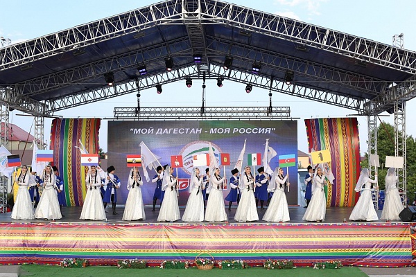 4 июля состоялся гала-концерт закрытия XIX Международного фестиваля фольклора и традиционной культуры «Горцы» «Мой Дагестан-моя Россия»
