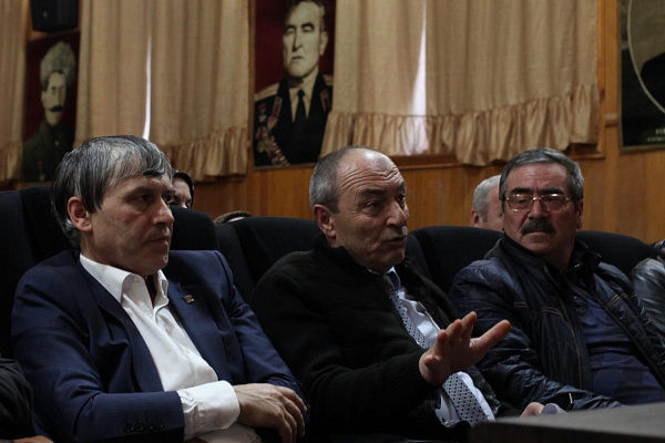 Ярко и колоритно сегодня, 31 марта, прошёл в Акушинском районе праздник фольклора «Акушинское подворье. Балхарские узоры»
