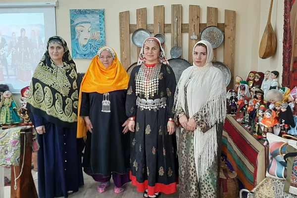 В рамках XIX Международного фестиваля фольклора и традиционной культуры «Горцы» в г.Каспийск на базе Центра традиционной культуры прошла выставка декоративно – прикладного искусства