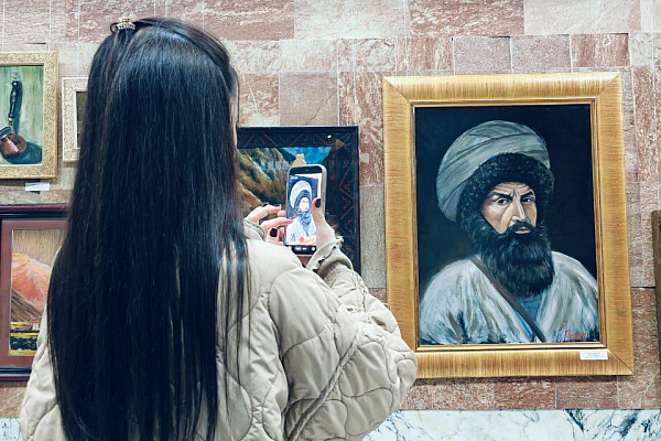 В Махачкале состоялось открытие групповой выставки «О Родине с любовью»