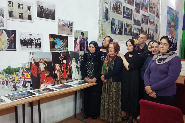 В Агульском районе прошла Республиканская передвижная фотовыставка «Мы за мир, за единство России»