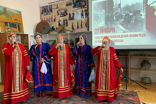 Ровно 80 лет, оборона города на Неве стала символом беспримерного мужества и силы духа советского народа