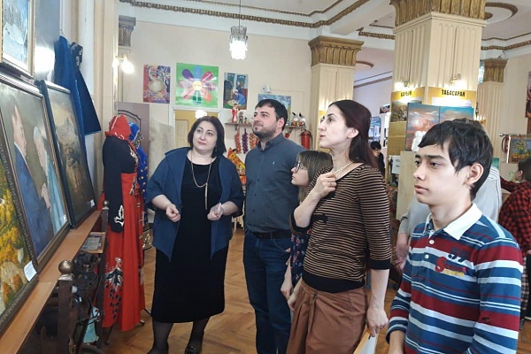 Выставка «Мир  талантов»