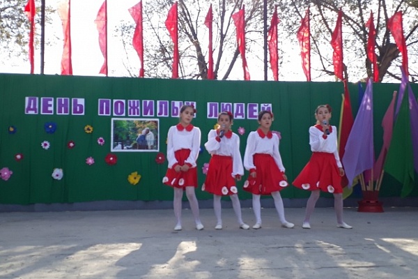 В Тарумовском районе состоялся концерт для пожилых людей