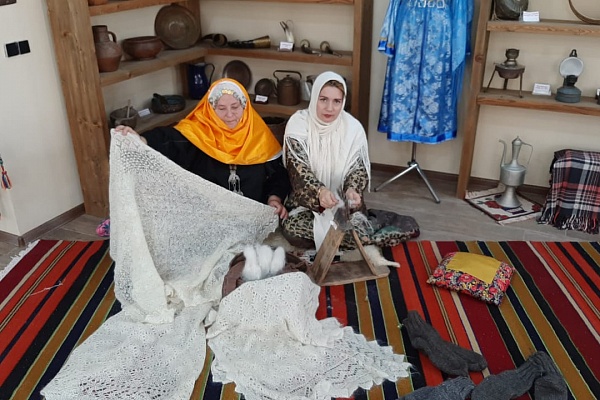 В рамках XIX Международного фестиваля фольклора и традиционной культуры «Горцы» в г.Каспийск на базе Центра традиционной культуры прошла выставка декоративно – прикладного искусства