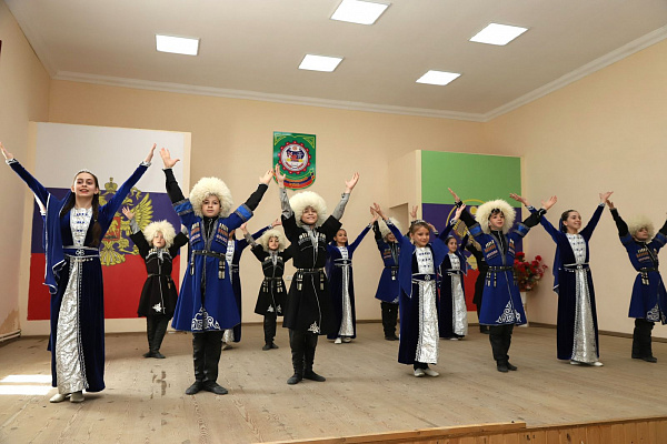 21 апреля  в Доме культуры с. Зубутли-Миатли Кизилюртовского района состоялся Республиканский фестиваль детского творчества «Серпантин дружбы»