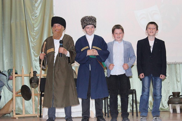 В п. Шамилькала Унцукульского района        прошел смотр - конкурс самодеятельных театральных коллективов Унцукульского района "Очаг мой - родной Дагестан!"