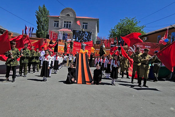 Флешмоб-акция «За наших!», организованная Республиканским домом народного творчества