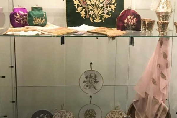 Торжественное открытие выставок мастериц  золотного шитья «Золотые узоры Кубачи» и  самодеятельного художника Рашида Саадулаева «В горах мое сердце»