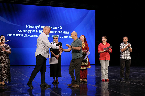 Конкурс народного танца, посвященный памяти Дж.Муслимова собрал лучшие фольклорные и хореографические коллективы республики