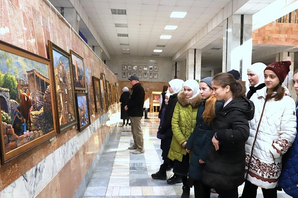 Выставка самодеятельного художника Хаджимурада Магомедова «Моя отчизна».