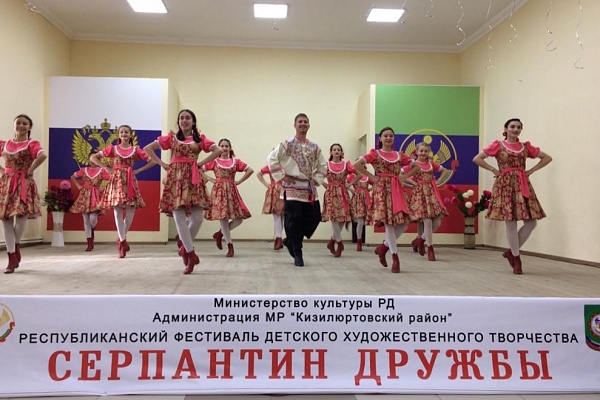 Сегодня в Центре традиционной культуры с. Зубутли - Миатли Кизилюртовского района прошёл  4-й Республиканский фестиваль национального танца Серпантин дружбы.