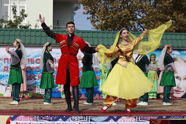 Сегодня 3 ноября в Дербенте прошел VIII Республиканский праздник азербайджанской культуры  «Севиндж».