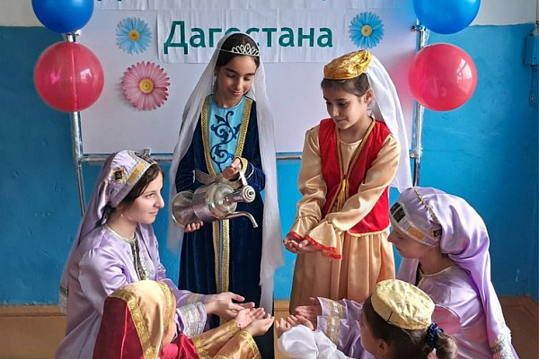 День Конституции РД, посвященный принятию важного в современной истории республики документа