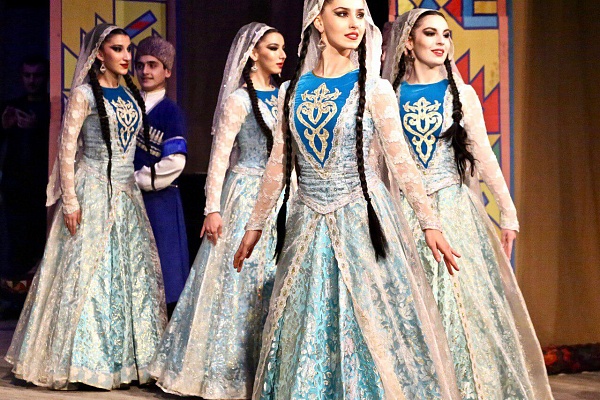 Сегодня в зале Кумыкского театра состоялась церемония награждения и гала-концерт лауреатов Премии Правительства РД "Душа Дагестана" за 2018 год.
