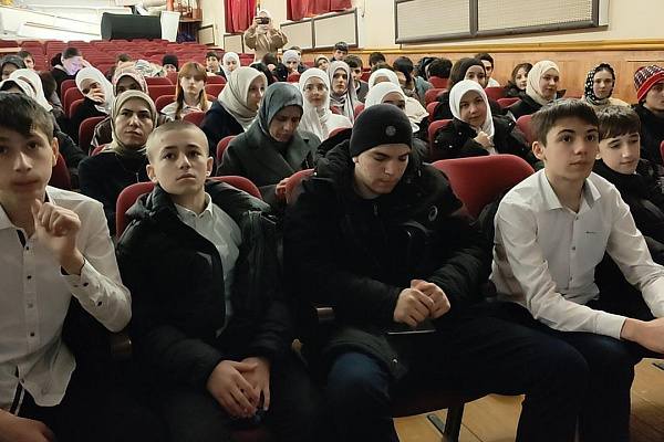 В Ботлихском районе в рамках республиканского плана мероприятий Министерства культуры РД и Республиканского дома народного творчества прошло мероприятие «Выбор будущего: Безопасность, Здоровье, Ответственность». 