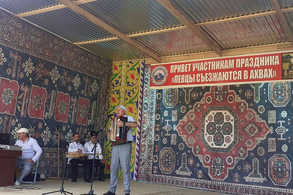 14 августа в Ахвахском районе на лесной поляне  близ с.Арчо состоялся  Республиканский праздник аварской песни «Певцы съезжаются в Ахвах».
