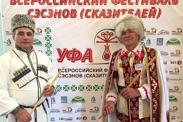 Республиканского Дома народного творчества директор Бутказмалярского сельского культурного центра, лауреат Премии Министерства культуры Республики Дагестан, потомственный ашуг Айдун Магомедов.