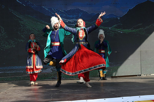 11 июня в рамках Молодёжный форум «Культурное единство и многообразие малочисленных народов Дагестана в России» на площадке Аварского театра прошли поэтическая площадка «Мой Дагестан» и марафон «Культурное наследие»