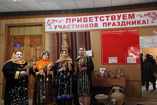 Ярко и колоритно сегодня, 31 марта, прошёл в Акушинском районе праздник фольклора «Акушинское подворье. Балхарские узоры»