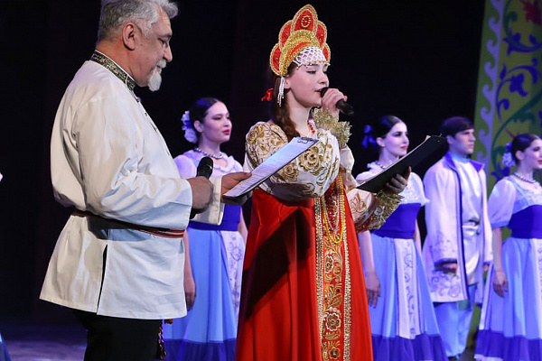 В Махачкале встретили яркую красочную Масленицу