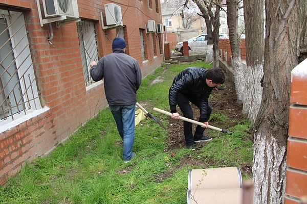 В  Республиканском Доме народного творчества МК РД прошел субботник 