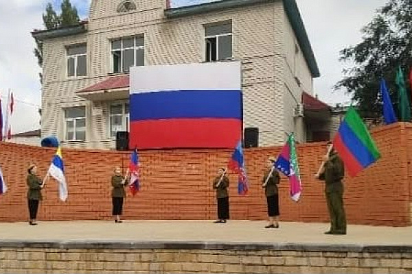 Республиканский дом народного творчества провел флешмоб ко Дню воссоединения новых регионов с Россией
