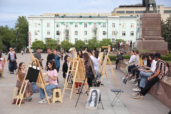 5 июня, на площади им. Ленина свою работу продолжил Республиканский фестиваль «Родники Дагестана»
