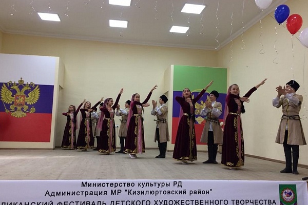 Сегодня в Центре традиционной культуры с. Зубутли - Миатли Кизилюртовского района прошёл  4-й Республиканский фестиваль национального танца Серпантин дружбы.