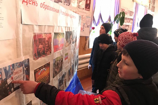 Накануне в МКУ «Управление культуры» Ботлихского района прошла фотовыставка, приуроченная ко Дню образования Республики Дагестан.