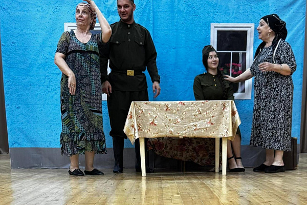 Народный театр села Эндирей (Хасавюртовский район) выступил на сцене местного Центра традиционной культуры