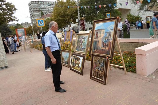 Вернисаж под открытым небом