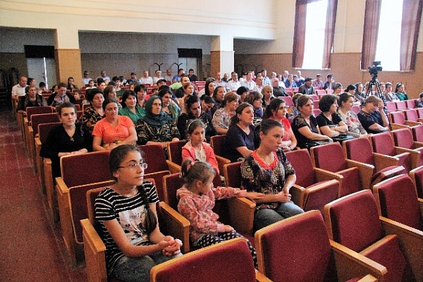 Творческий десант в Курахском районе